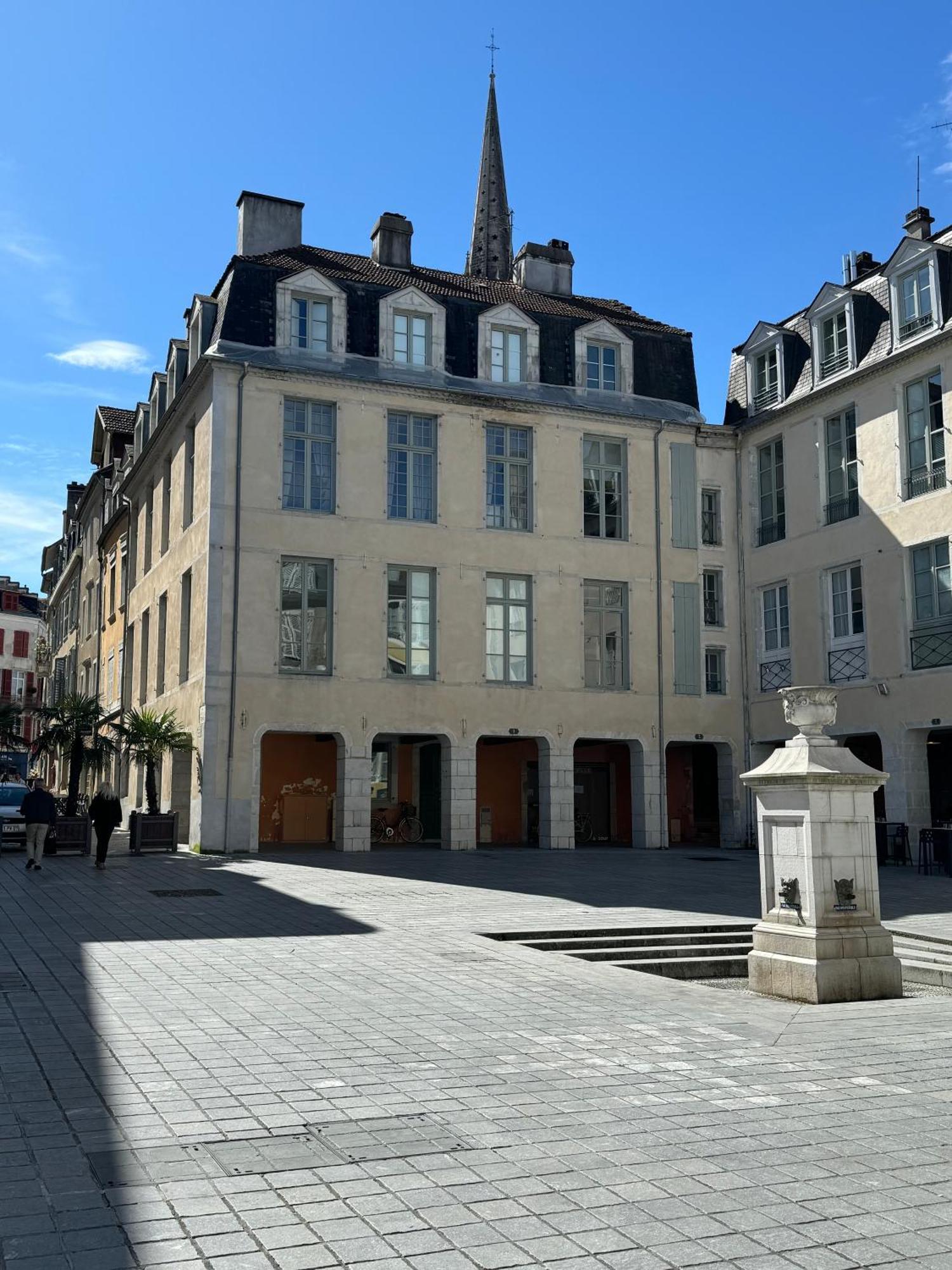 Wonderhost, La De Margot En Hypercentre